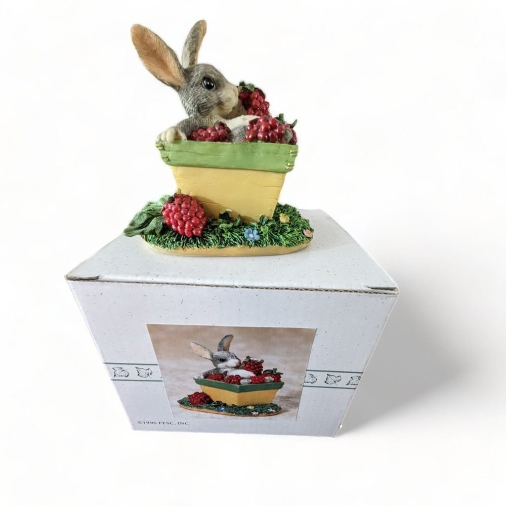Charming Tails THE BERRY BEST Binkey in a Crate of Berries Silvestri Figurine
